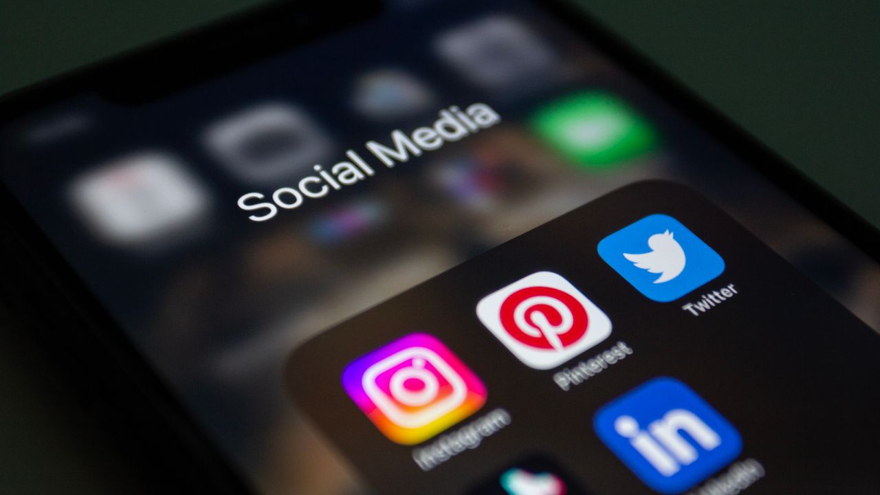 Services-01 A smartphone screen displaying popular social media applications like Instagram and Twitter.